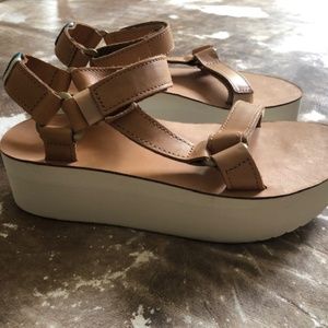 Teva Flatform Universal Sandal